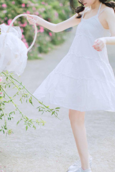 女人自己拔萝卜